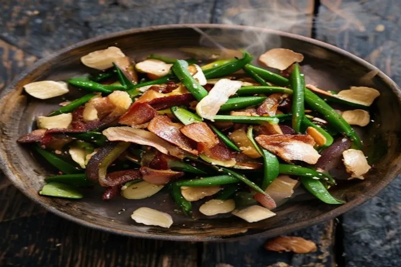 The Ultimate Sautéed Green Beans with Bacon and Almonds Recipe